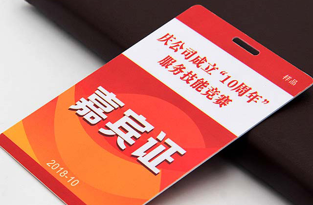 定制IC鑰匙扣腕帶哪家好？卡立方智能腕帶生產(chǎn)廠家您的不二選擇